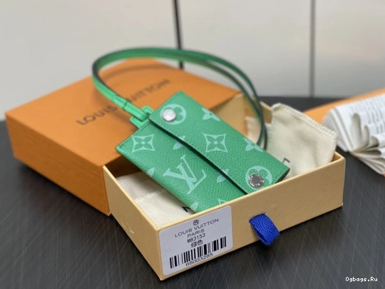 Holder Card Necklace-7.6*10*0.5CM VUITTON LOUIS 0101